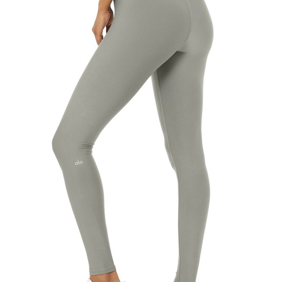 Alo yoga leggings.NEW.Worn a few times.No defects. - Picture 3 of 3